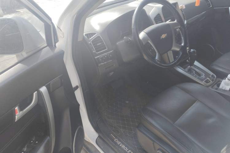 Used Chevrolet Captiva 2017 2.4L 4x4 Flagship Edition 7-Seater
