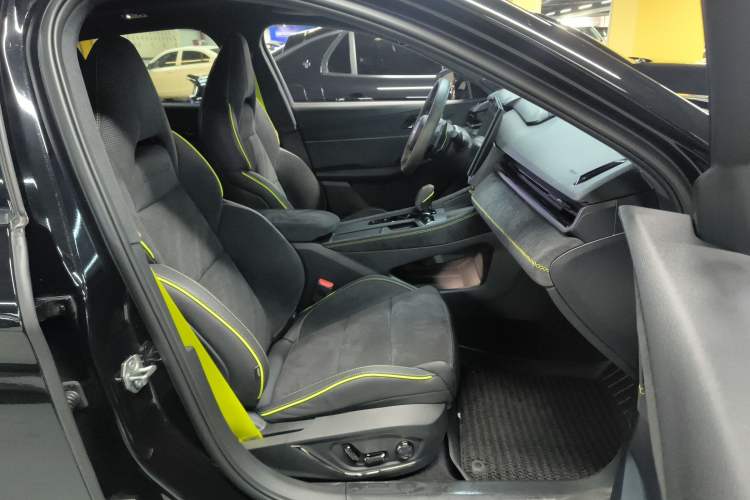 Used Lynk & Co 03 2023 03+ 2.0TD Automatic Yufeng Edition Right Front Seat