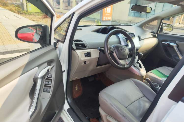 Used Toyota Verso 2014 Starlight 180E CVT Elite Edition
