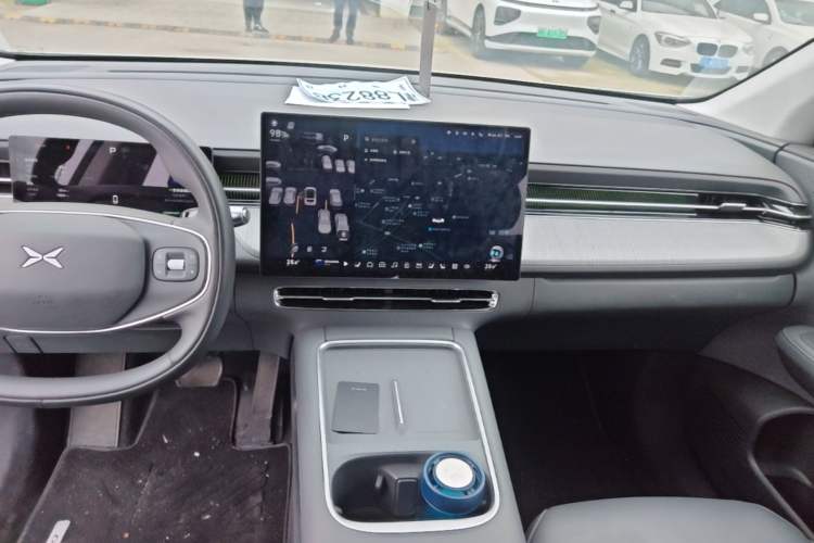 Used XPeng G6 2025 625 Long-Range Max Flagship Edition Audio And AC Panel