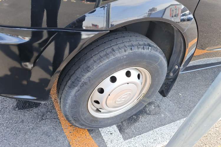 Used SAIC MAXUS Xintu V80 2023 2.0T Manual Classic Aoyuntong Long Wheelbase Mid-Height 6/7/8/9-Seater Left Front Wheel Hub