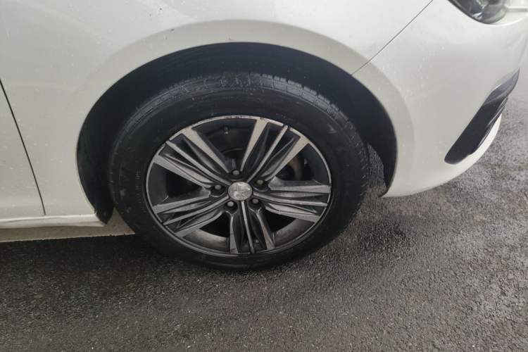 Used Peugeot 308 2016 1.6L Automatic Luxury Edition Right Front Wheel Hub