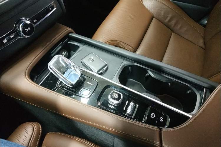 Used Volvo XC90 2021 B6 Luxury Smart Edition 7-Seater Gear Lever