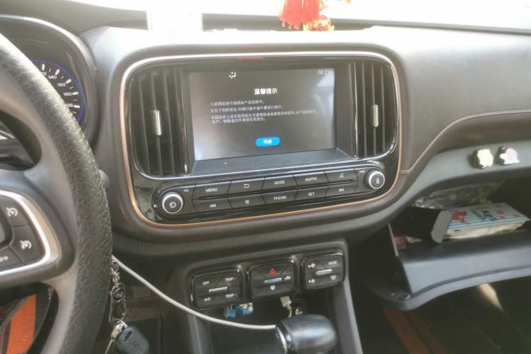 Used GAC Trumpchi GS3 2017 150N Automatic Elite Edition Audio And AC Panel