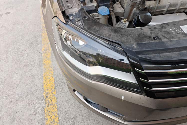 Used Volkswagen Bora 2014 1.6L Manual Comfort Model Right Front Headlight