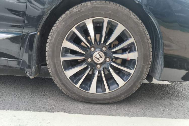Used Honda Crider 2013 1.8L automatic luxury edition Right Front Wheel Hub