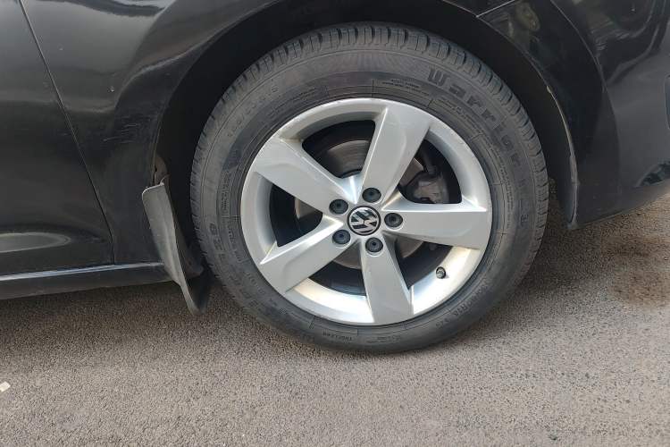 Used Volkswagen Santana 2013 1.4L Manual Comfort Edition Right Front Wheel Hub