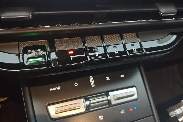 Used Lincoln Corsair 2024 1.5T Two-Wheel Drive Deluxe Hybrid Version
