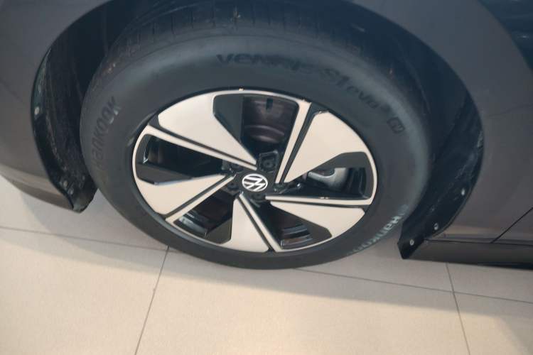 Used Volkswagen ID.7 VIZZION 2024 AIR model
