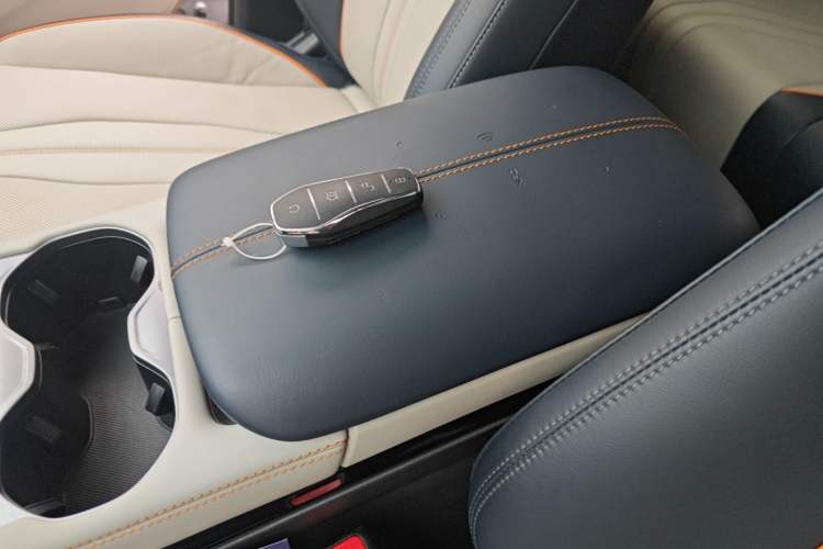 Used BYD Song PLUS New Energy 2024 HONOR Edition DM-i 110km Flagship PLUS
