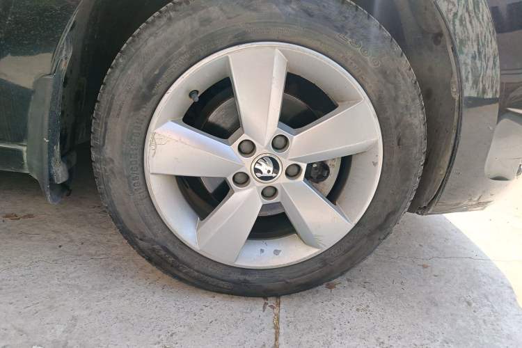 Used Skoda Rapid 2013 1.6L Manual Smart Selection Model
