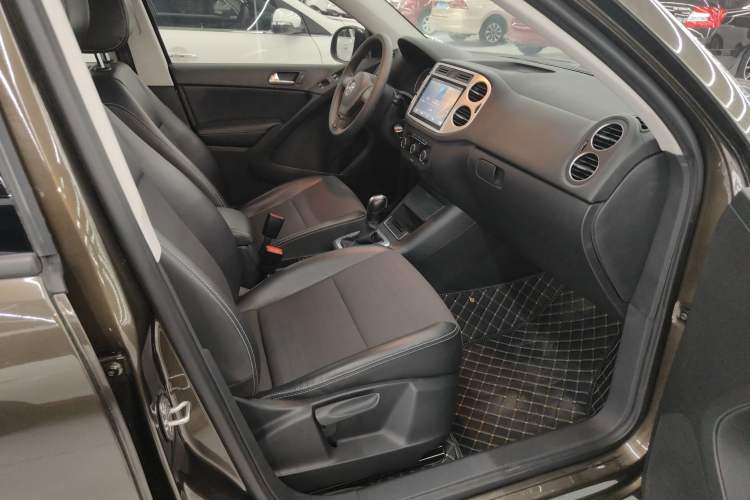 Used Volkswagen Tiguan 2016 280TSI Automatic Two-Wheel-Drive Silk Road Style Edition Right Front Seat