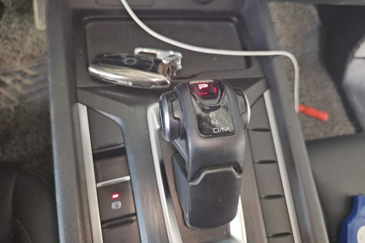 Used Great Wall Poer 2023 2.0T Commercial Version Automatic Diesel Two-Wheel Drive Elite Trim with Long Bed – GW4D20M Gear Lever