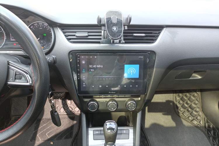 Used Skoda Octavia 2017 1.6L Automatic Smart Drive Edition Audio And AC Panel