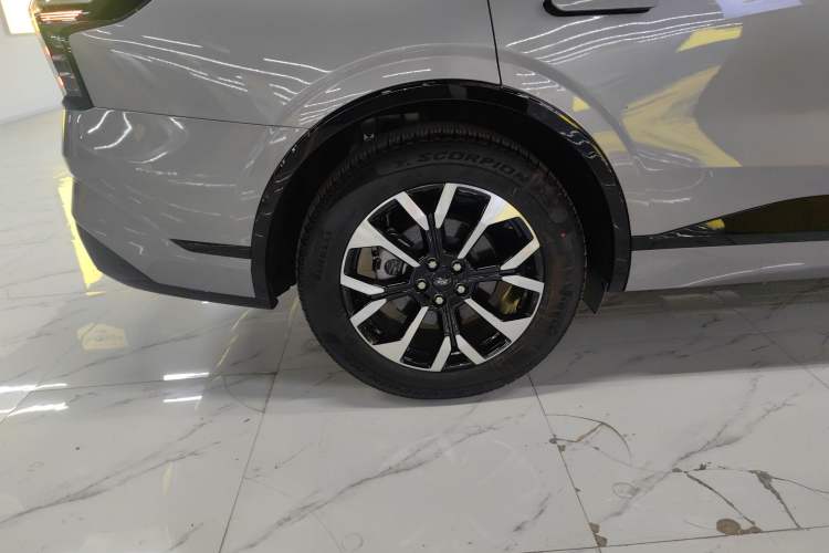 Used Ford Edge 2025 Ford Explorer L 2.0T EcoBoost E-Hybrid Four-Wheel-Drive 7-Seater Supreme Model Exterior 5