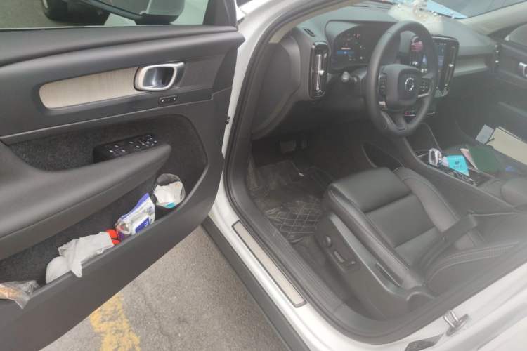 Used Volvo XC40 2024 B4 4x4 Smart Luxury Edition
