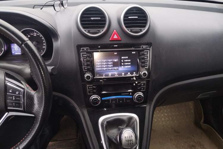 Used Haval H6 2013 Upgraded Model 1.5T Manual Two-Wheel Drive Elite Version
