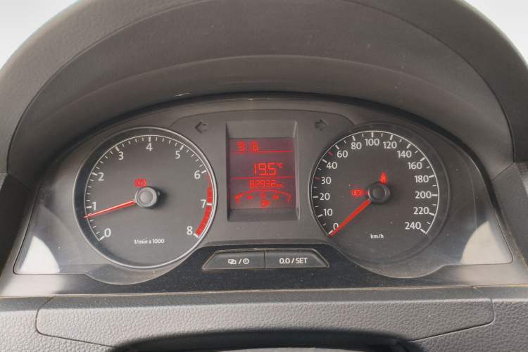 Used Volkswagen Santana 2015 1.6L Manual Fashion Edition Odometer Close Up