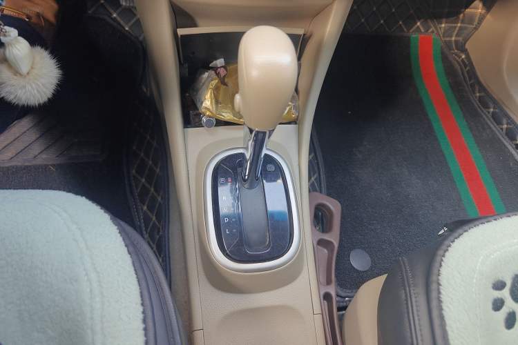 Used Nissan Sylphy 2019 Classic 1.6XE+ CVT Smart Connect Luxury Edition Gear Lever