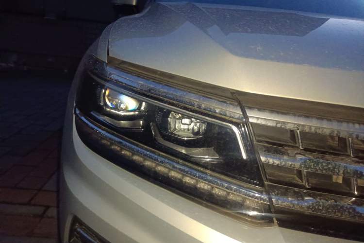 Used Volkswagen Tiguan L 2018 380TSI Automatic All-Wheel Drive Flagship Edition Right Front Headlight
