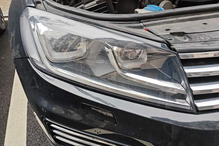 Used Volkswagen Touareg 2017 3.0 TSI Touareg Model Right Front Headlight