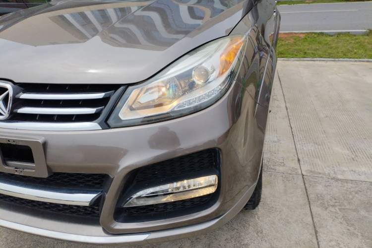 Used JMC Yusheng S350 2013 2.4T Automatic 2WD Diesel Luxury Edition 5 Seats Left Front Headlight