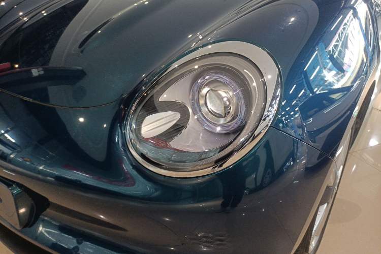 Used ORA Good Cat 2022 400km Standard Range Premium Version Lithium-Ion Battery Left Front Headlight