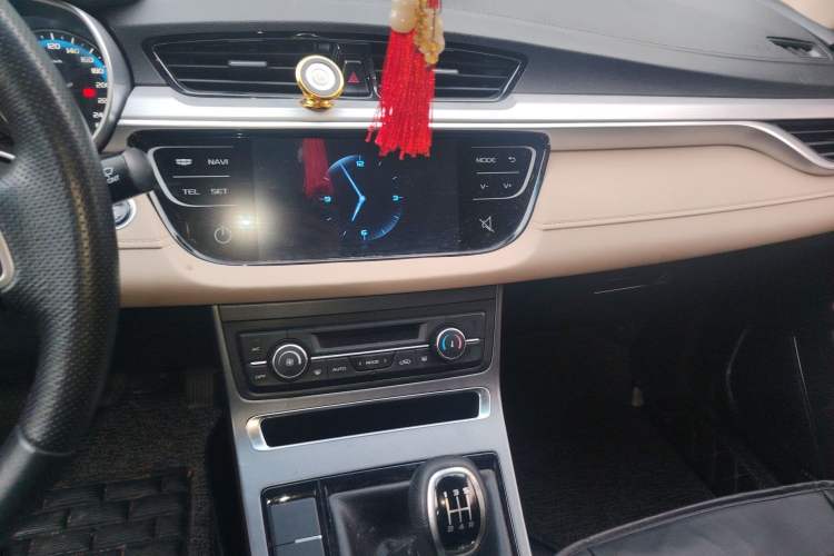 Used Geely Auto Emgrand 2018 1.5L Manual Luxury Model Audio And AC Panel