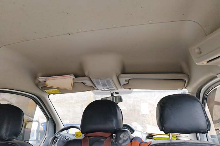 Used SAIC MAXUS Xintu V80 2019 2.5T Classic AMT Aoyuntong Facelifted Short-Wheelbase Mid-Roof 5/6-Seater