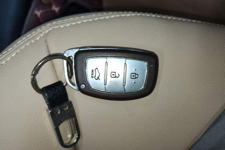 Used Hyundai Verna (older generation) 2014 1.4L Automatic Leading-Edge GLX