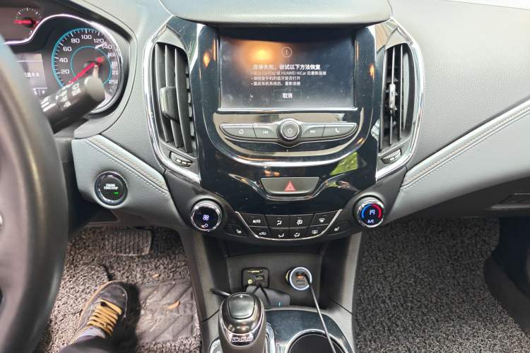 Used Chevrolet Cruze 2017 1.4T Hatchback Dual-Clutch Lingfeng Edition Audio And AC Panel