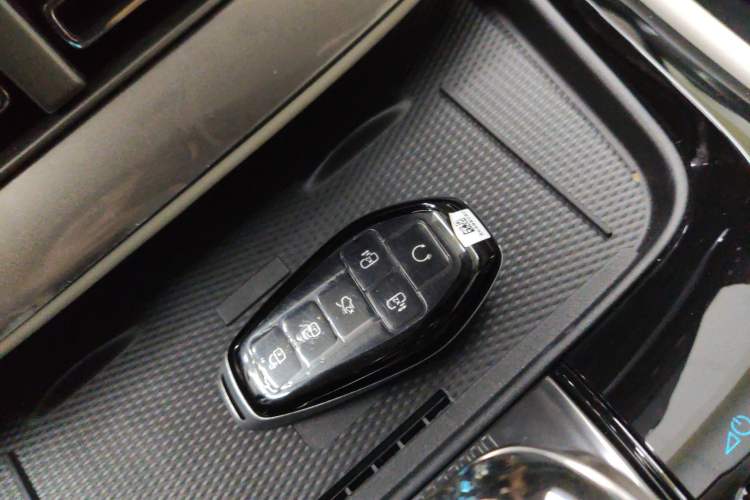 Used Denza D9 2025 DM-i Smart Drive 1020 Four-Wheel Drive Premium Model