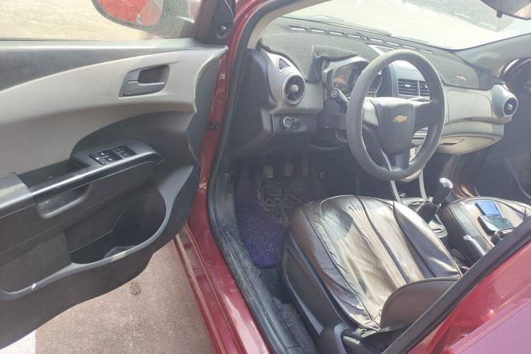 Used Chevrolet Aveo Sonic 2011 Sedan 1.4L MT SL