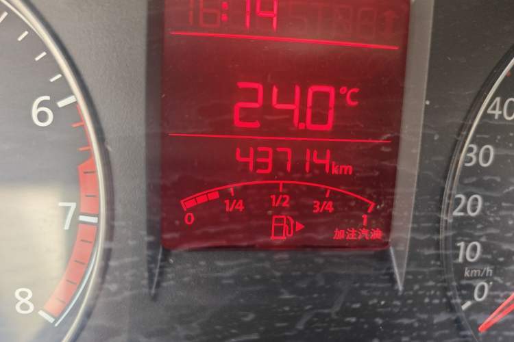 Used Volkswagen Santana 2015 1.4L Manual Fashion Edition Odometer Close Up