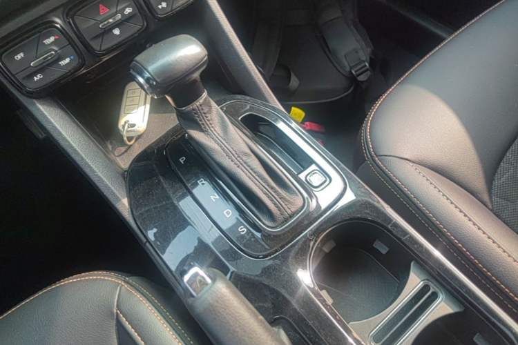 Used GAC Trumpchi GS3 2017 200T Automatic Elite Edition Gear Lever