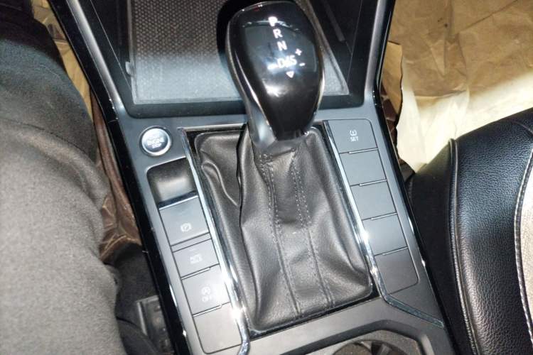 Used Volkswagen Passat 2019 280TSI Business Edition China VI Gear Lever