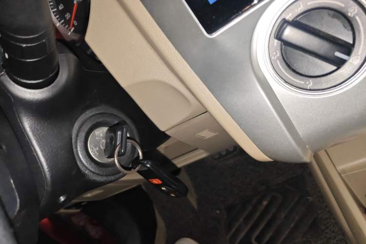 Used Venucia R50 2012 1.6L Automatic Comfort Edition Vehicle Key