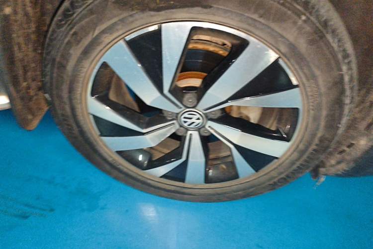 Used Volkswagen Tayron 2019 Teramont Edition 280TSI Two-Wheel Drive Luxury Model China VI Standard Right Front Wheel Hub