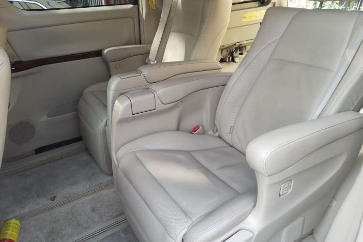Used Toyota Alphard 2011 3.5L Luxury Edition
