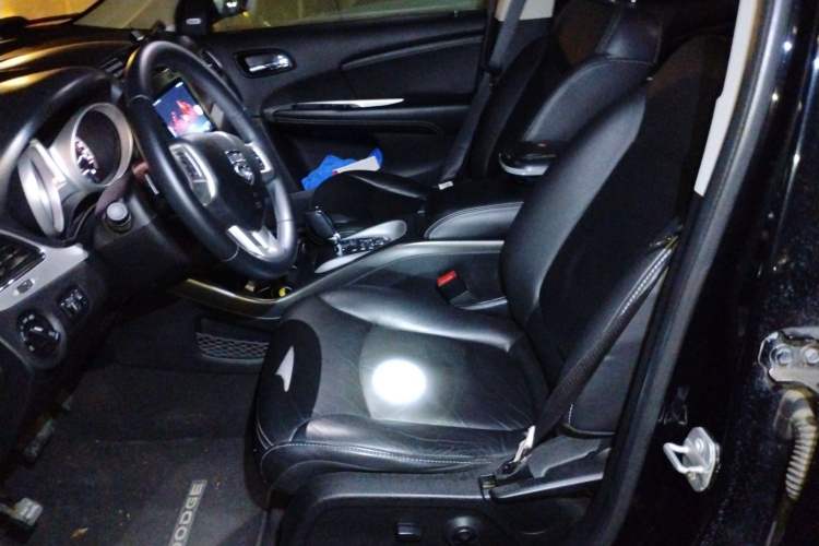 Used Dodge Journey 2013 2.4L Two-Wheel Drive Luxury Version