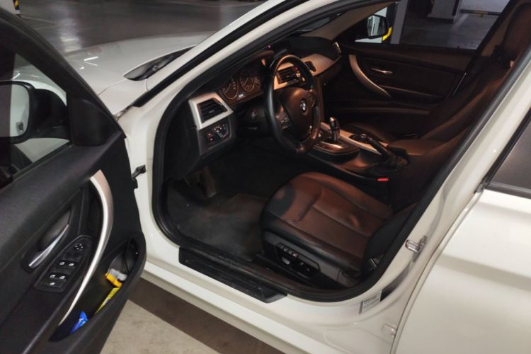 Used BMW 3 Series 2015 320i Fashion Model
