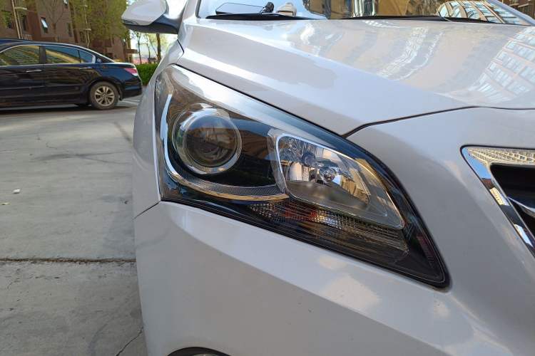 Used Hyundai Mistra 2016 1.8L Automatic Deluxe DLX Model Right Front Headlight