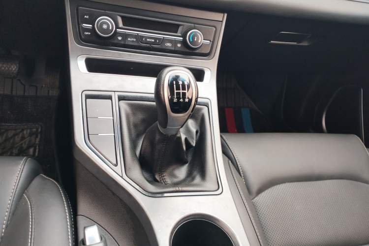 Used Geely Auto Emgrand 2018 1.5L Manual Upward Connect Edition Gear Lever