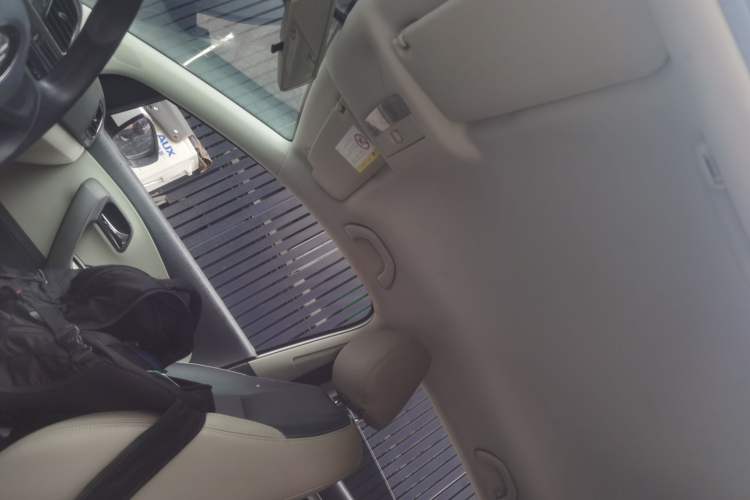 Used Volkswagen Polo 2014 1.4L Automatic Comfort Edition Headliner