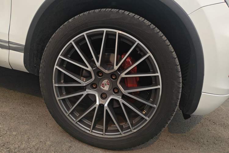 Used Volkswagen Touareg  Right Front Wheel Hub