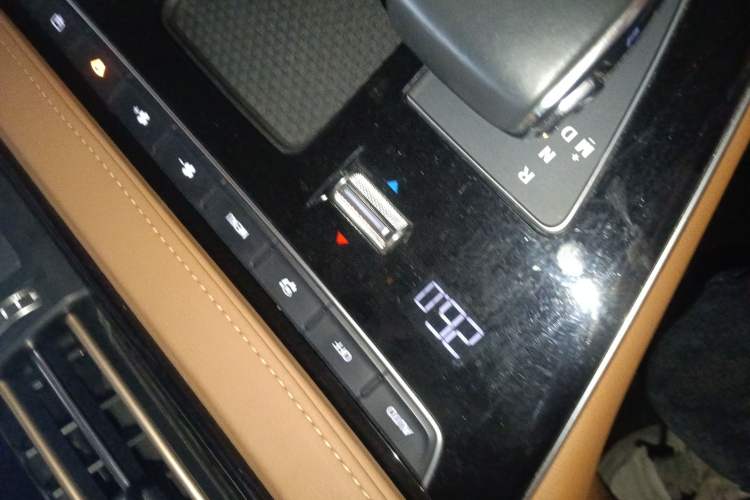 Used Hongqi HQ9 2023 2.0T Smart Connect Flagship Edition