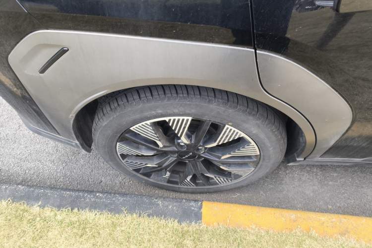 Used AION Y 2022 70 Tech Edition Lithium Iron Phosphate
