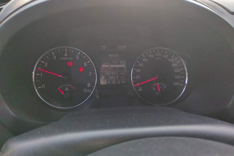 Used Dongfeng Fengdu MX6 2015 2.0L CVT Two-Wheel Drive Dream Edition
