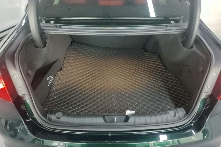 Used Jaguar XFL 2023 XFL 2.0T P250 Two-Wheel-Drive Elite Sport Gold Edition
