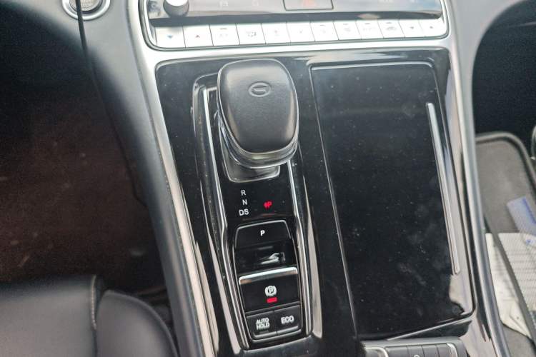 Used GAC Trumpchi M8 2021 Revised Version Lingxiu Series 390T Luxury Edition Gear Lever